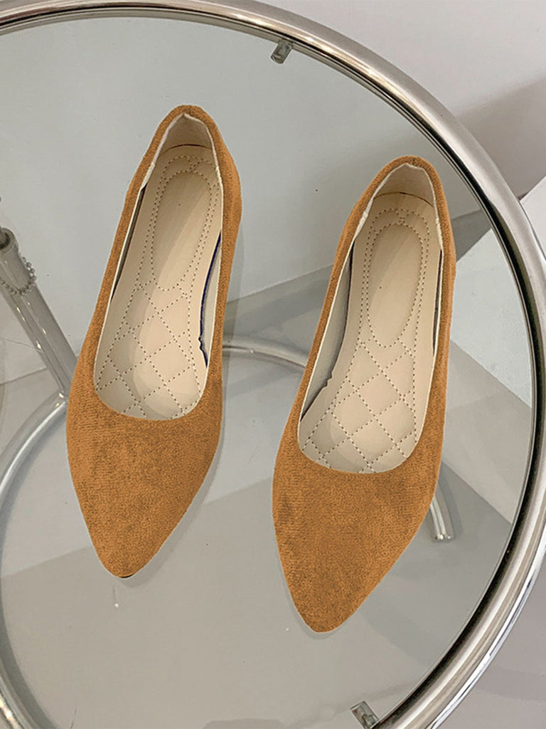She finds her vintage story in this Slip-On Loafers Pointed Toe Shallow Flat Shoes
