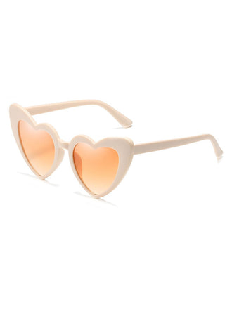 Vintage Alloy Temple Heart Frame Sunglasses — vintage elegance for the modern woman