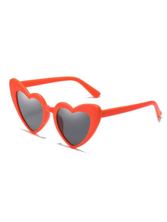 Vintage Alloy Temple Heart Frame Sunglasses — vintage elegance for the modern woman