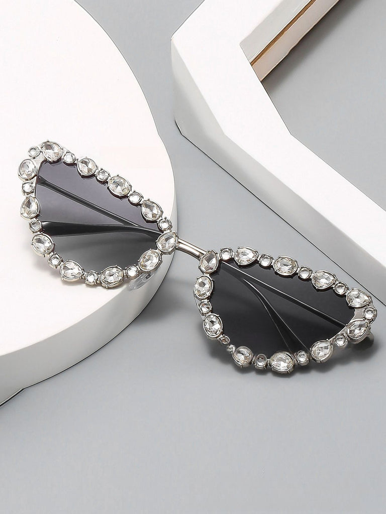 She finds her 1950s story in this Vintage Diamond Cat Eye Sunglasses