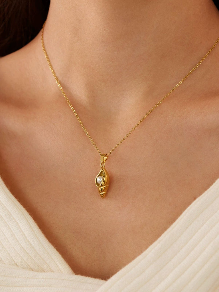 Vintage Golden Conch Pearl Necklace - vintage fashion, retro style, glamorous gold