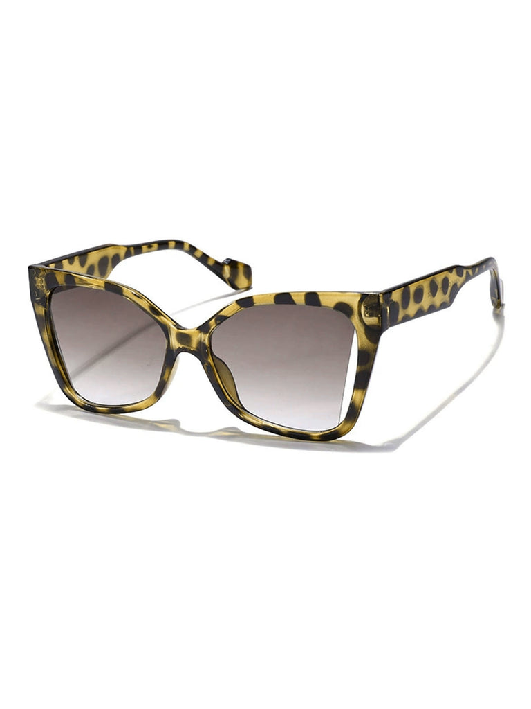 She finds her 1950s story in this Vintage Plastic Square Frame Sunglasses