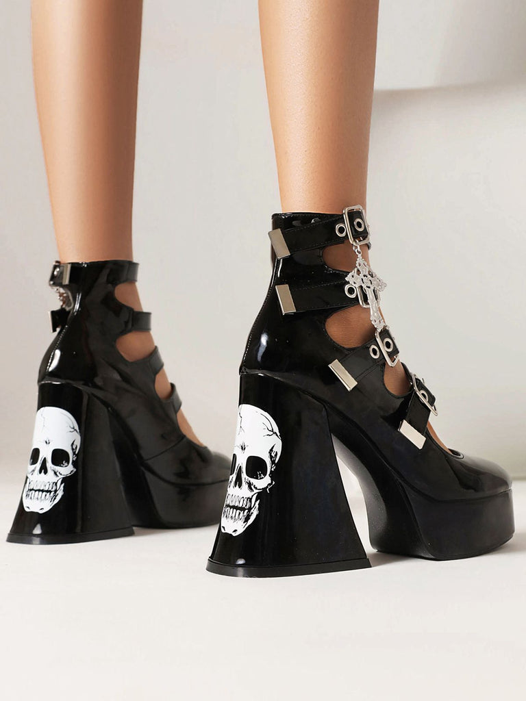 She finds her 1950s story in this Vintage Skull Steampunk Gothic High Heel Shoes