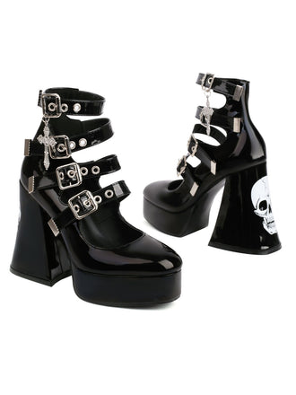 She finds her 1950s story in this Vintage Skull Steampunk Gothic High Heel Shoes