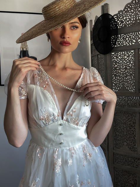 flower embroidered white dress Violet 100% Polyester 100% Recycled polyester lining Concealed zip at centre back Made in China White Rose Toddler Peplum Flower