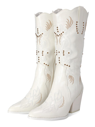 She finds her vintage story in this White Embroidered Flower Leather Cowboy Boots