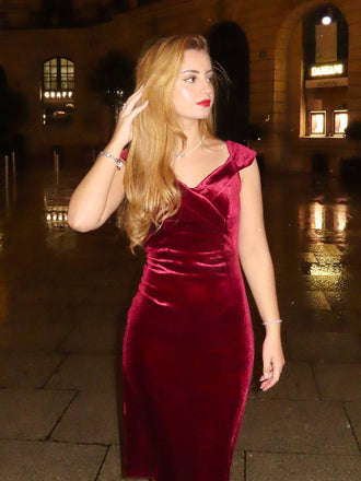 Wine Red 1960s Velvet Bodycon Dress: timeless style reimagined