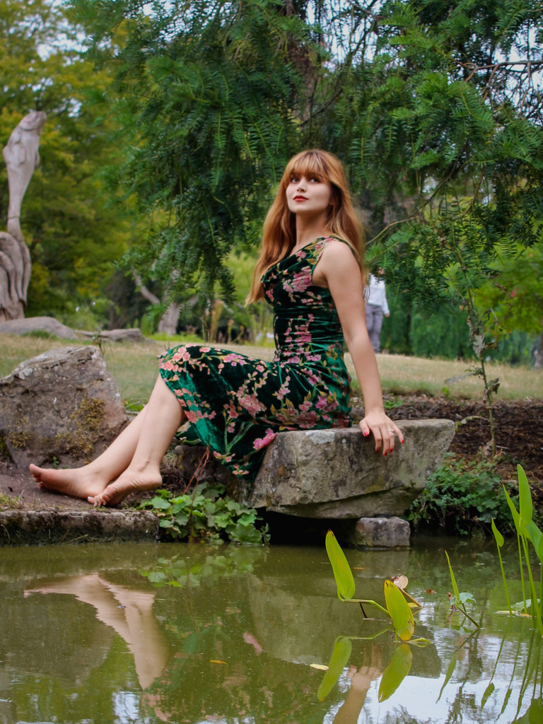 Green 1930s Floral Velvet Sleeveless Dress
