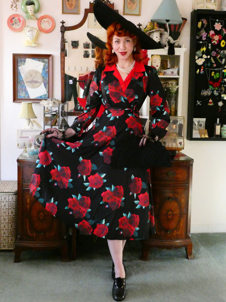 Black 1940s Rose Lantern Sleeved Lace-Up Dress