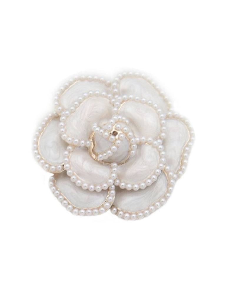 Retro Pearl Solid Floral Brooch: timeless style reimagined